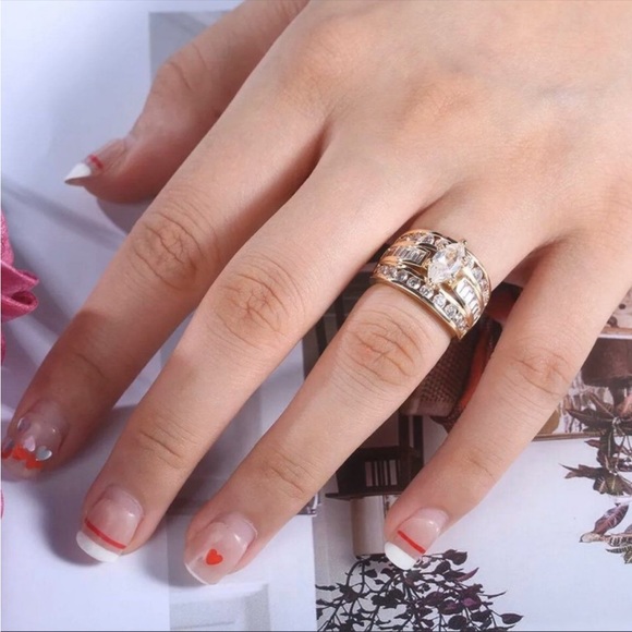 New Set 18K Yellow Gold Rhombus Baguette Diamond Ring - Picture 2 of 6